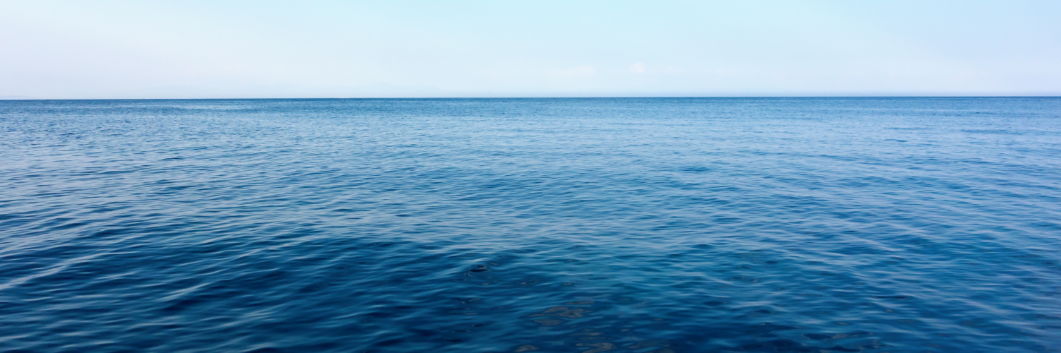 Ocean with horizon