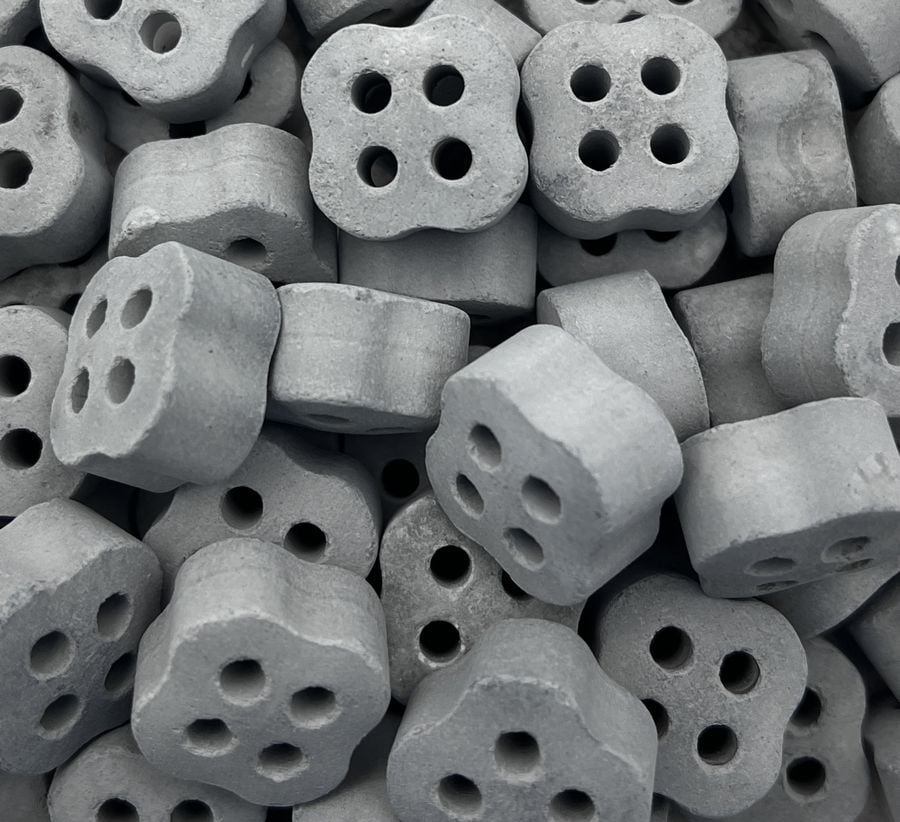 Ammonia catalyst pellets